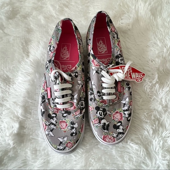 NEW Disney x Vans - Picture 2 of 9